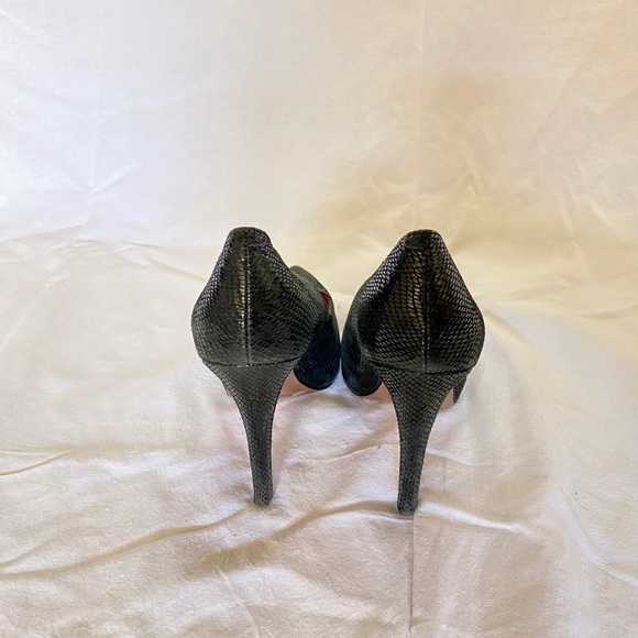 BCBG faux snakeskin heels - Picture 4 of 5